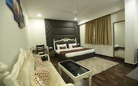 Hotel Red Castle - Karol Bagh - Where Luxury Meets Comfort